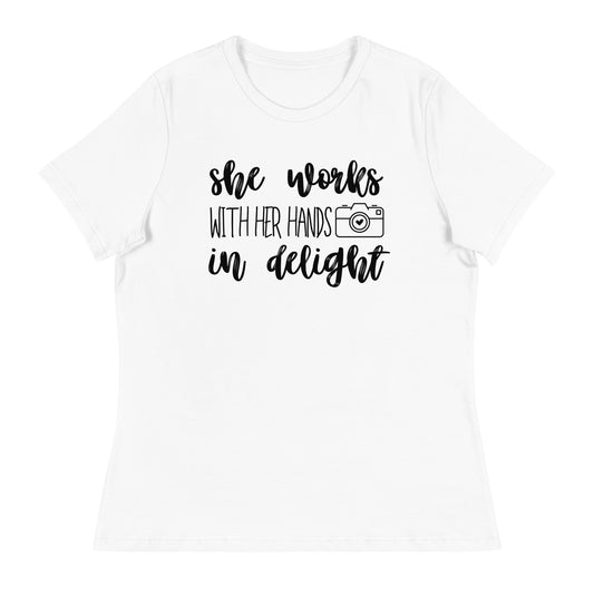 T-shirts fille - Elle travaille avec ses mains - Logo noir